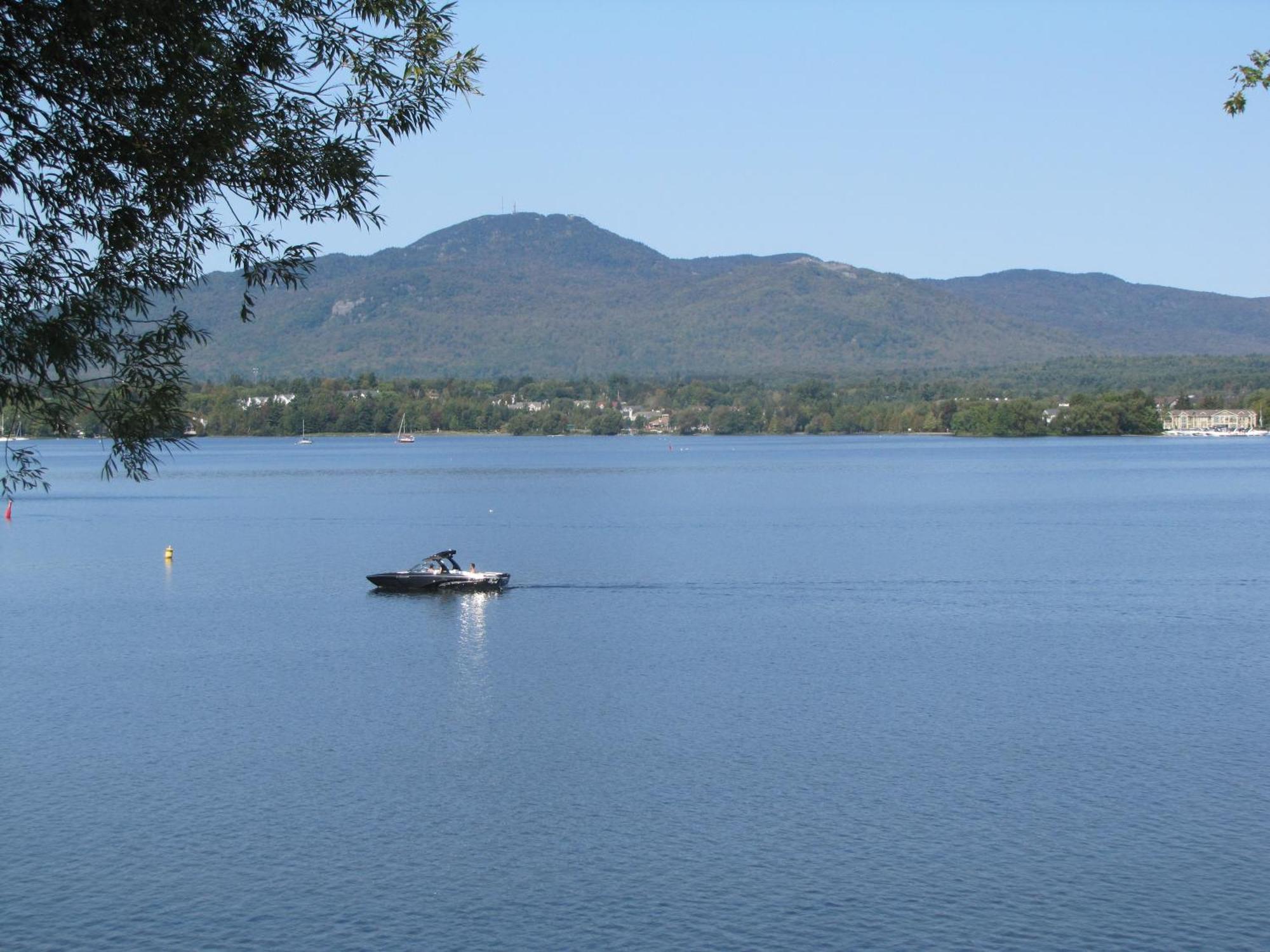 Location Tourisme Estrie - Oberge Du Village Magog Luaran gambar