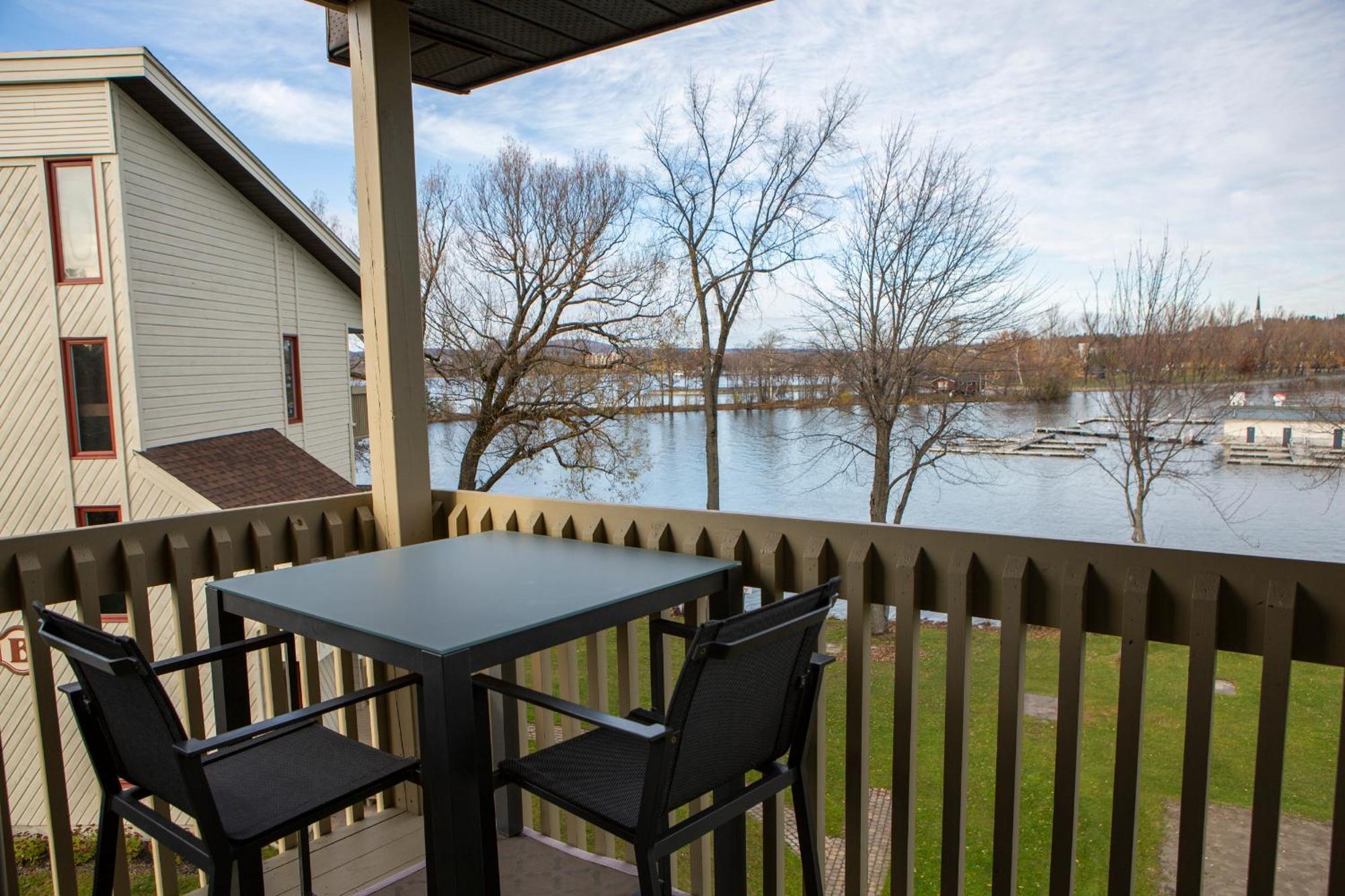Location Tourisme Estrie - Oberge Du Village Magog Luaran gambar