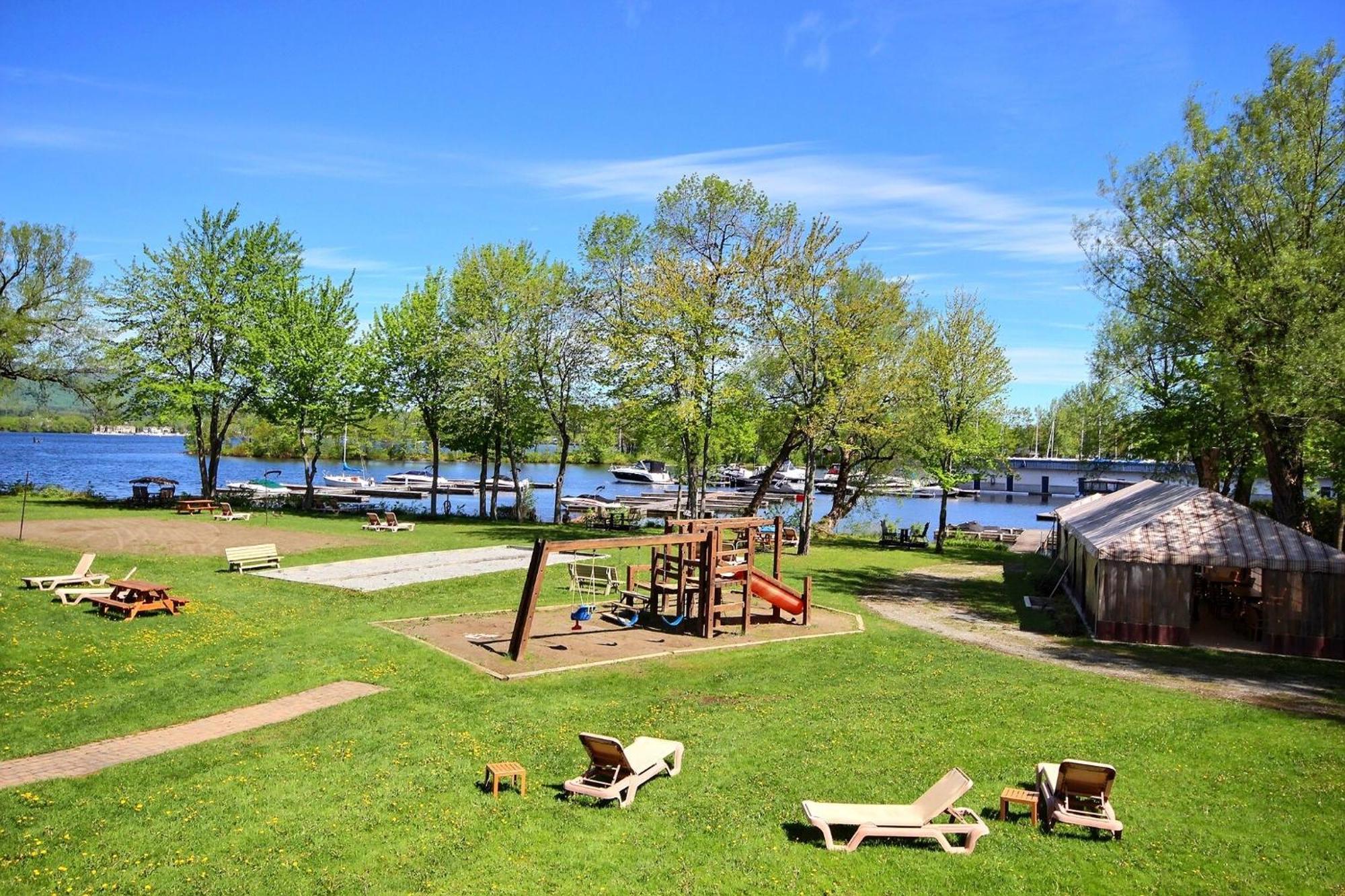 Location Tourisme Estrie - Oberge Du Village Magog Luaran gambar