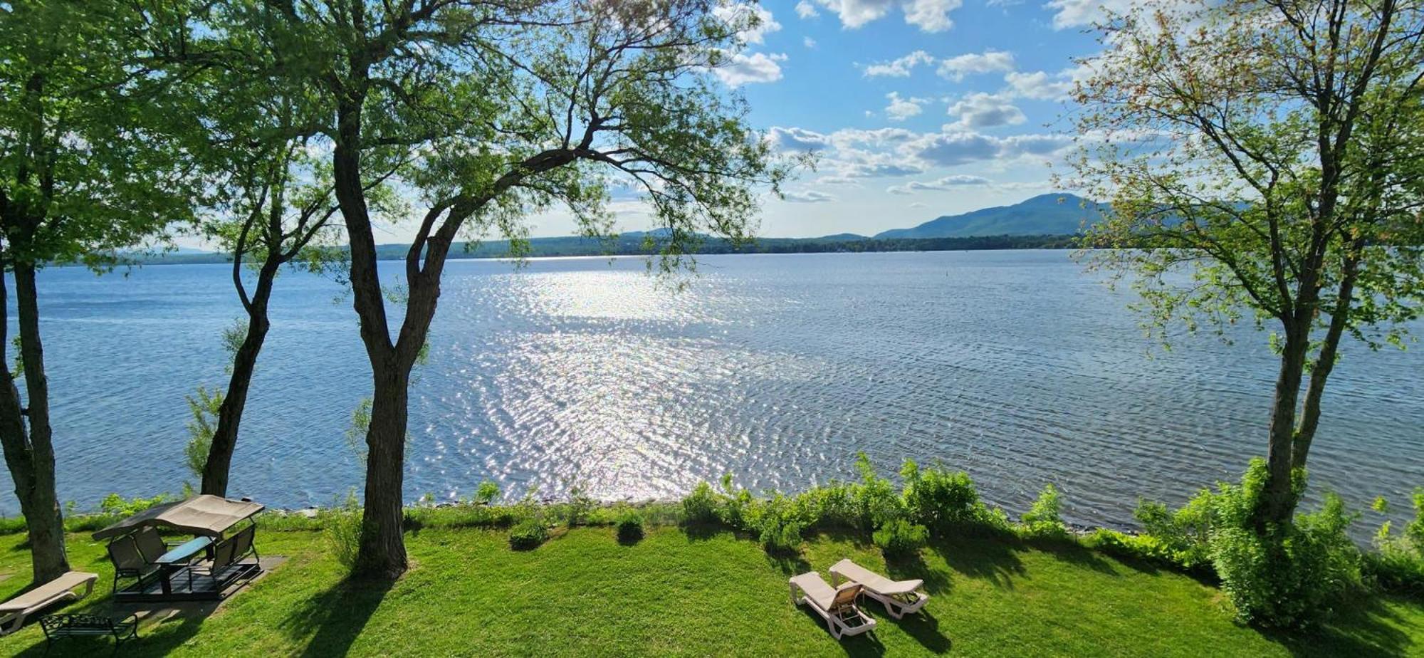 Location Tourisme Estrie - Oberge Du Village Magog Luaran gambar
