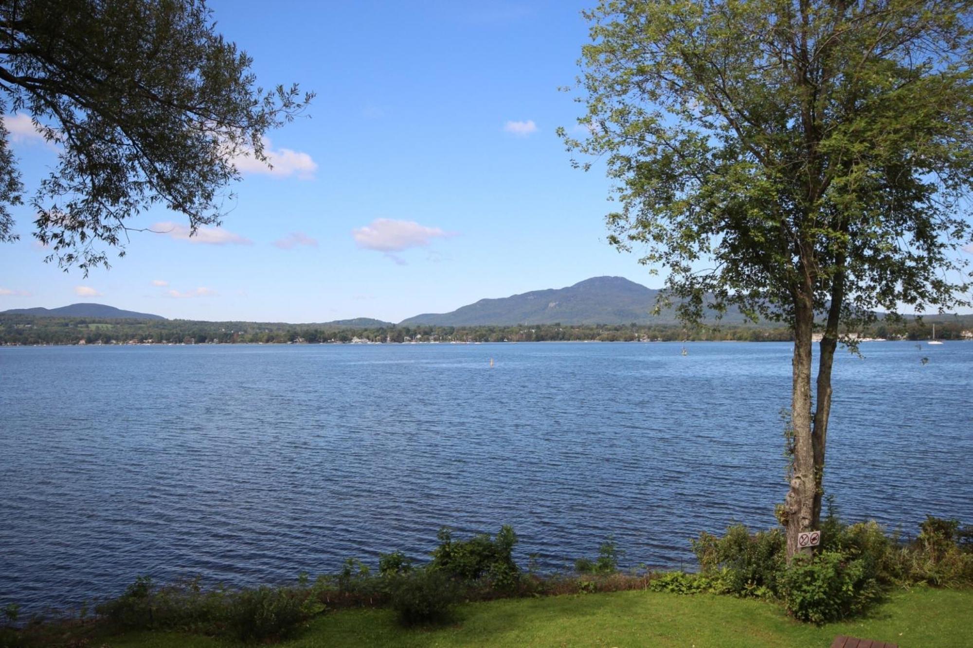 Location Tourisme Estrie - Oberge Du Village Magog Luaran gambar